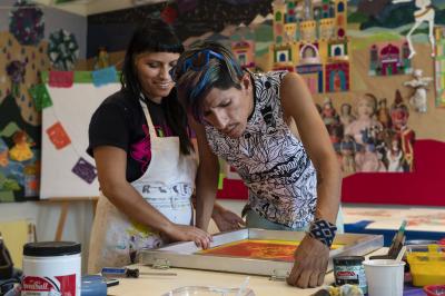2-MOIFA-Gallery of Conscience :  : Carol Fernandez and Fernando Castro of Amapolay  painting at artist collective Alas de Agua’s mural site in Santa Fe, June 27th, 2018   Photographer: Chloe Accardi   
